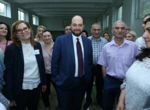 «Շտեմարանները թույլ չեն տալիս բացահայտել աշակերտների իրական հնարավորությունները». նախարար