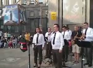 Армяне и британцы в Ереване празднуют День рождения Королевы