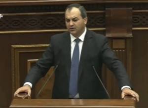 Prosecutor General reads pupil's letter to soldier