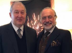 President meets with heads of major French companies in Paris