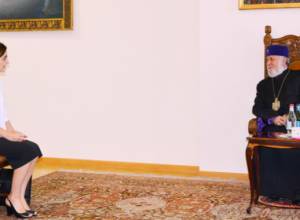 Catholicos Karekin II, acting Etchmiadzin mayor discuss city-related issues