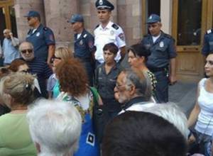 Родители заключенных требуют амнистии