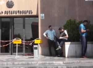 Yerevan residents discuss Taron Margaryan's resignation