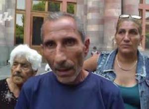 Կառավարության շենքի առջև հացադուլ են հայտարարել