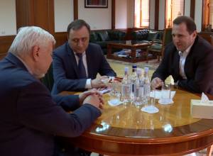 Давид Тоноян принял Анджея Каспршика, проинформировал о ситуации в нахиджеванском направлении