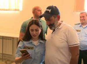 Փաշինյանը այցելել է Մեղրիի բժշկական կենտրոն