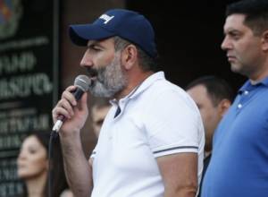 Бурная встреча Пашиняна с капанцами