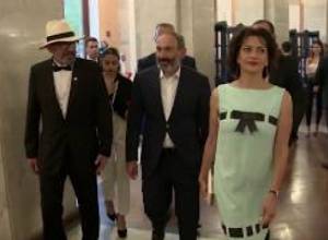 Փաշինյանը ներկա էր Ոսկե Ծիրանի բացման արարողությանը