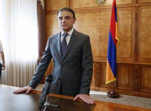 Начальник полиции вручил очередные офицерские звания группе полицейских