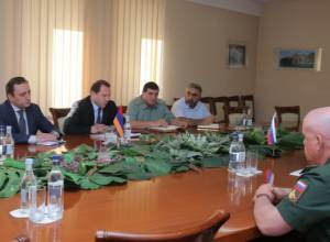 Давид Тоноян принял военных ответственных РФ в РА и потребовал подробной информации