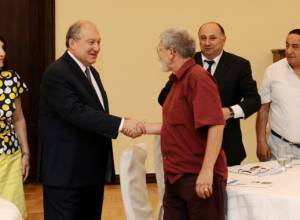 President Sargsyan meets with representatives of national minorities