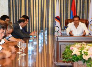 ՀԱՕԿ-ի նախագահը հանդիպել է ըմբշամարտի Հայաստանի երիտասարդական հավաքականի անդամների հետ