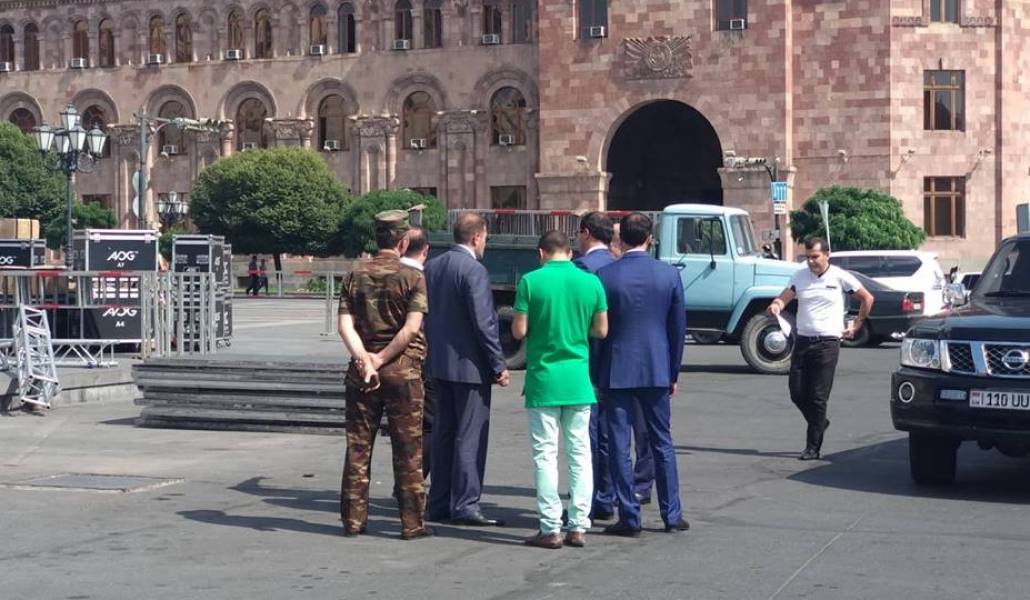 39102632_561656360903899_4270874294700998656_n