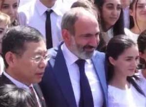 Նիկոլն ու մարդիկ