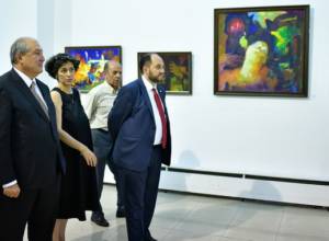 Президент посетил выставку, посвященную 100-летию Ованнеса Зардаряна