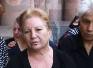 Action in front of government building: Put equality between mourning mothers