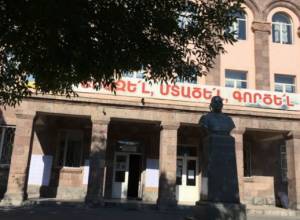 У нас еще есть 4 часа, все придут на выбор: председатель комиссии