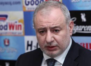 Арарат Зурабян поздравил 12-го мэра Айка Марутяна