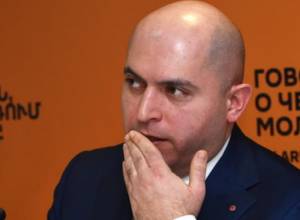 Премьер пытается играть в игру, преследующую дистанционные цели: Ашотян