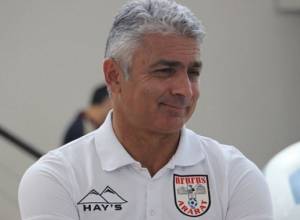 Abraham Khashmanyan heads Yerevan's Ararat team again