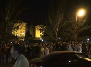 Live: По призыву Никола Пашиняна около НС собрались люди