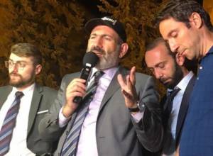 Пашинян вышел из парламента