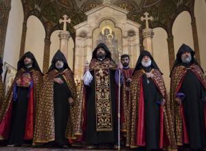 Էջմիածնում Շառլ Ազնավուրի համար  կատարվեց հոգեհանգստյան կարգ