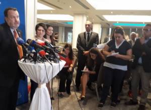 Посол США Ричард Милс следил за событиями 2-го октября