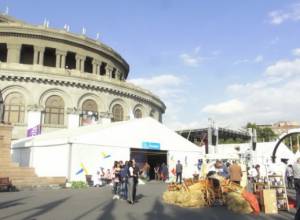 Աշտարակի ընկույզն ու սուջուխը, Արարատյան դաշտի միրգն ու Գառնիի հայտնի գաթան