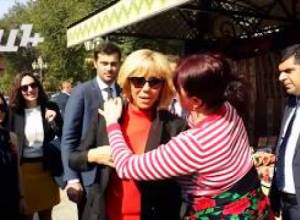 Ինչ է հիշել Վերնիսաժի աշխատակիցը, երբ տեսել է Մակրոնի կնոջը