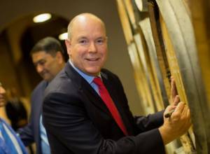 Принц Монако на Ереванском коньячном заводе