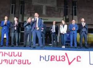 Էջմիածինը կարող է ունենալ Նոր Հայաստանի առաջին կին քաղաքապետը. Փաշինյանը՝ Էջմիածնում