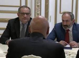 Վարչապետի պաշտոնակատարն ընդունել է ԱՊՀ ՔԾ ղեկավարներին