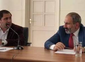 Փաշինյանը Սուրեն Պապիկյանին նկատողություն արեց