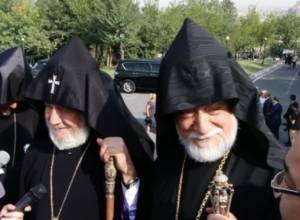 Գարեգին Բ-ն շնորհավորական ուղերձ հղեց Մեծի Տանն Կիլիկիո Կաթողիկոսին