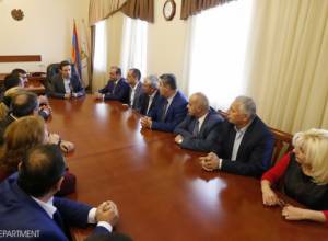 Քաղաքապետը ներկայացրել է Աջափնյակ վարչական շրջանի նոր ղեկավարին