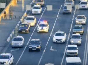 Горизонтальные отметки желтого цвета в форме клеток на перекрестке проспект Комитаса – улица Папазян