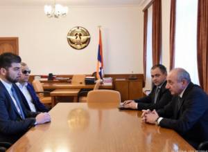 Бако Саакян встретился с Давидом Санасаряном