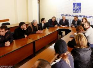 В мэрии приняли группу граждан, занимающихся уличной торговлей