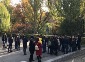 Бердаванцы шествием движутся в направлении здания правительства