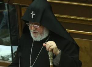 Եկեղեցու հեղինակության համար լա՞վ է, որ կաթողիկոսը թիկնազորով շրջի. Փաշինյան