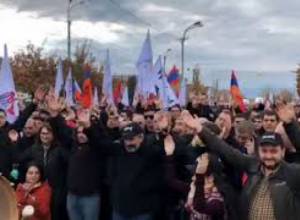 Երթը սկսվեց ավանդական հու-երով