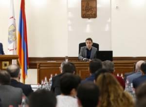 Совет старейшин Еревана одобрил ряд закопроектов
