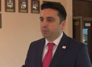Ալեն Սիմոնյանը հորդորեց Էդուարդ Շարմազանովին «կոռեկտ» պահել