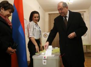 President Sarkissian votes in early parliamentary elections