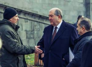 Армен Саргсян посетил объявившего голодовку кинорежиссера