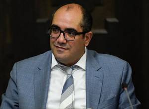  «ՀԲՖ նախագահը եւ ողջ կազմը լեգիտիմ չեն». Հրաչյա Ռոստոմյան