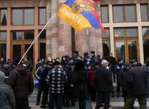 Nairit workers demand meeting with Pashinyan