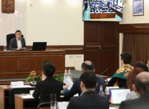 Прямой эфир: Внеочередное заседание совета старейшин Еревана