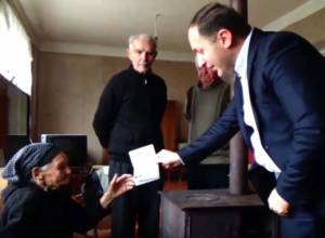 100-ամյա Մարուսյա տատիկը նոր անձնագիր ստացավ